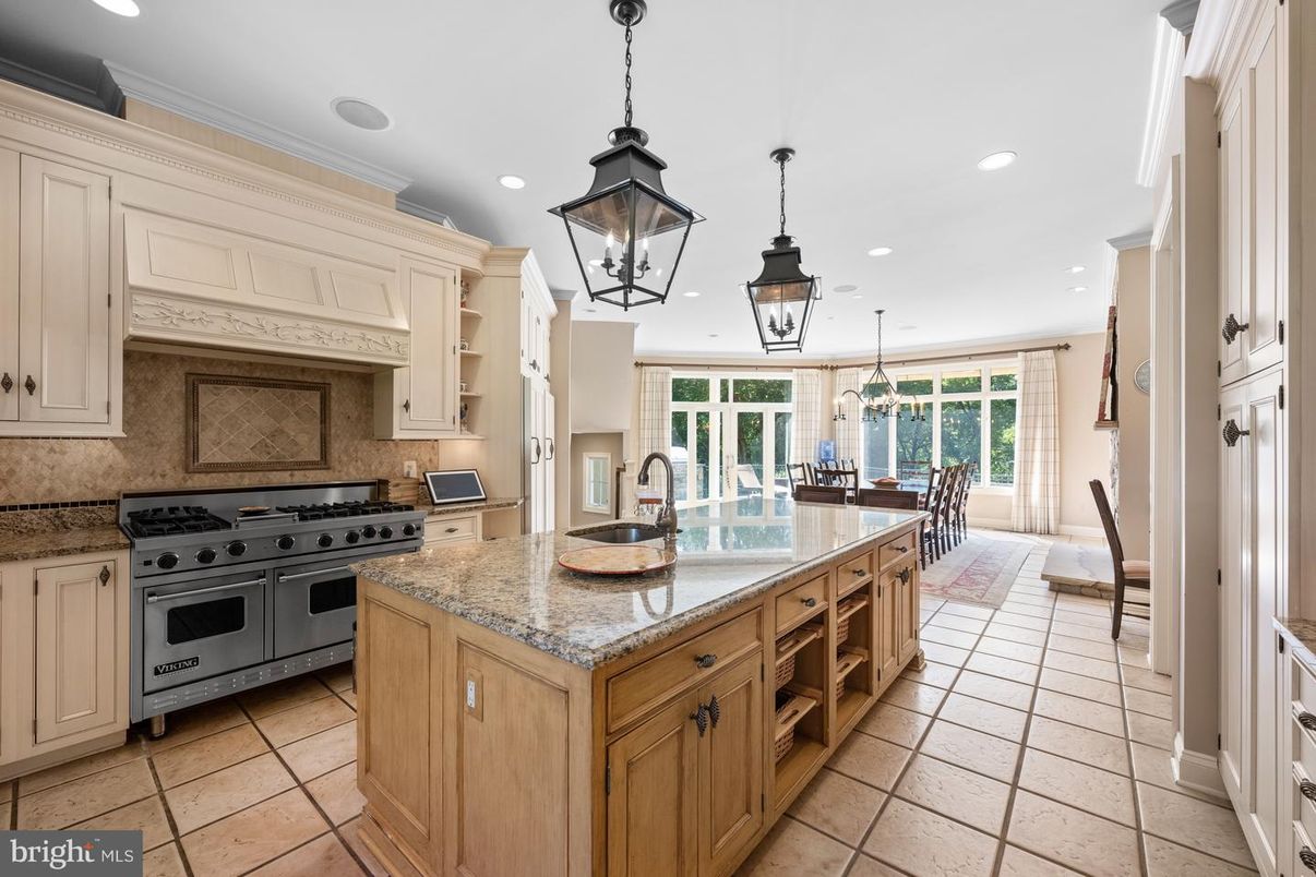 Dining room, Interior, Kitchen, Pendant Lights, Recessed Lighting, Stainless Steel Appliances