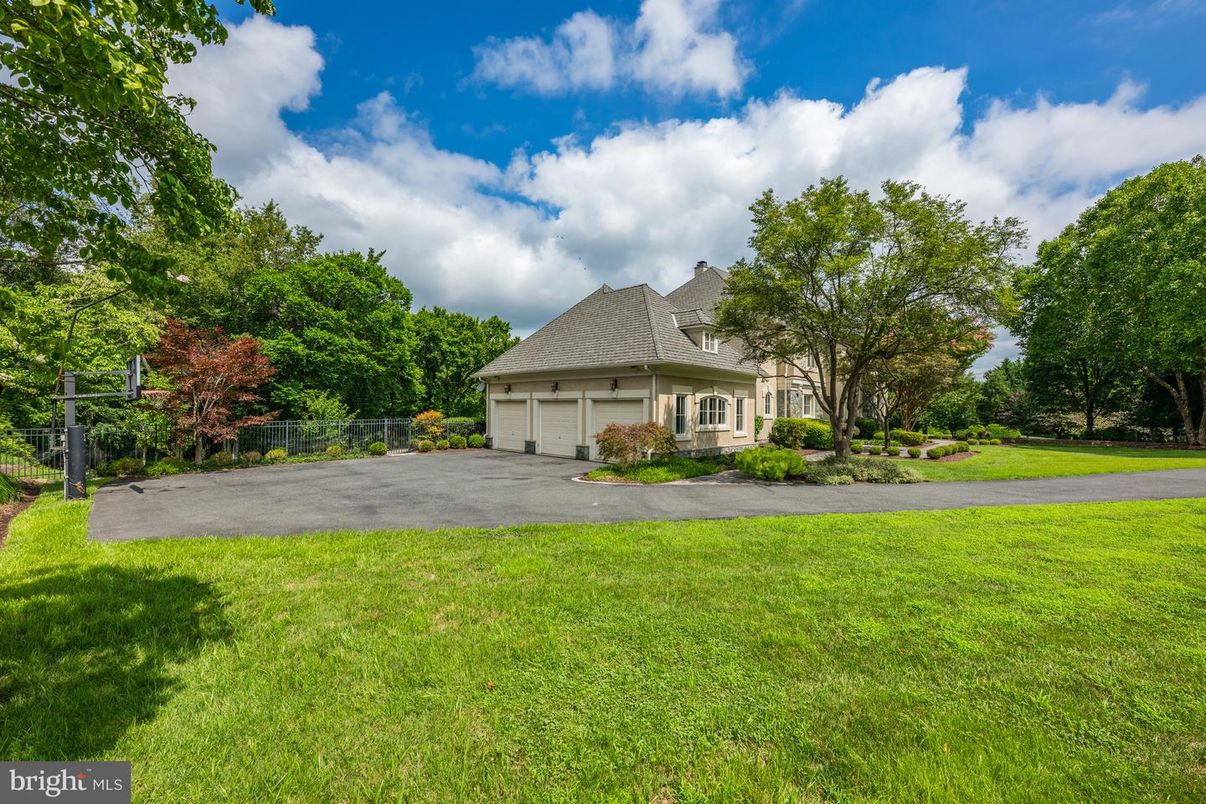 Attached, Backyard, Exterior, Facade, French Provincial