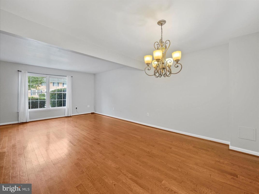 Chandelier, Empty room, Interior, Wood Texture Flooring