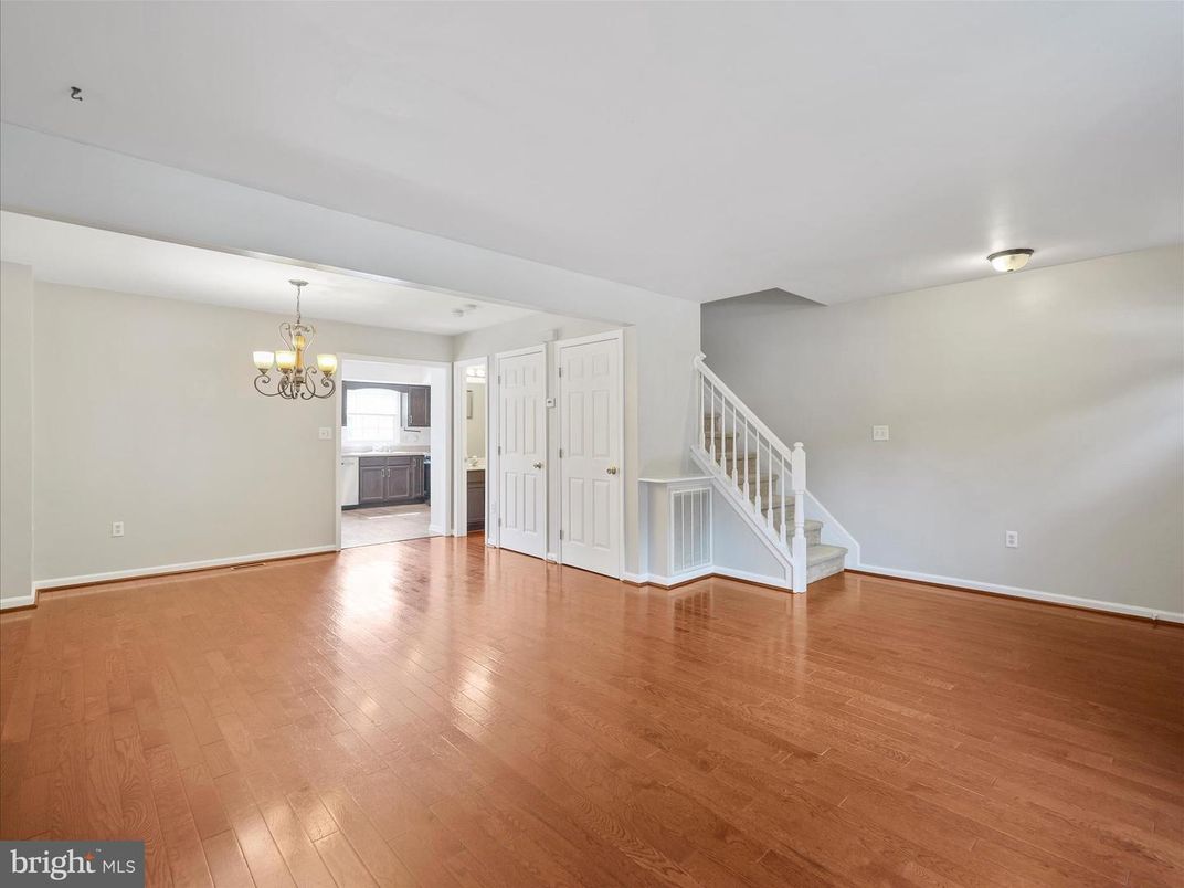Chandelier, Empty room, Interior, Wood Texture Flooring