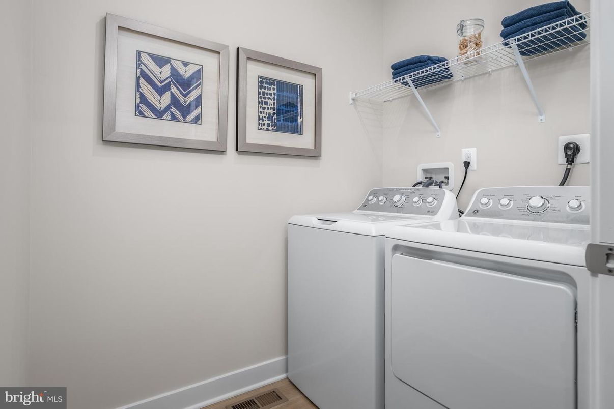Interior, Washer, Wood Texture Flooring