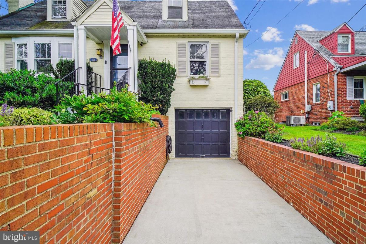 Attached, Exterior, Facade, Brick Facade, Cape Cod