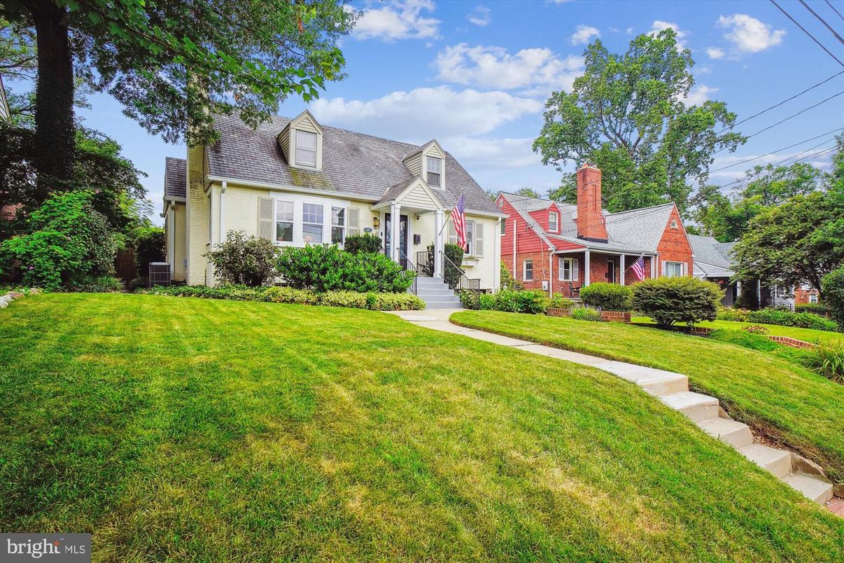 Exterior, Facade, Brick Facade, Cape Cod
