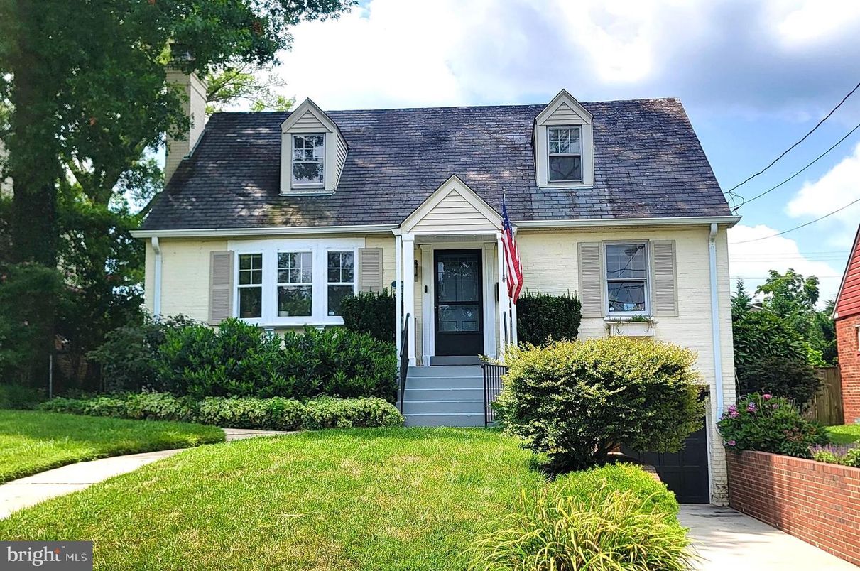 Exterior, Facade, Cape Cod
