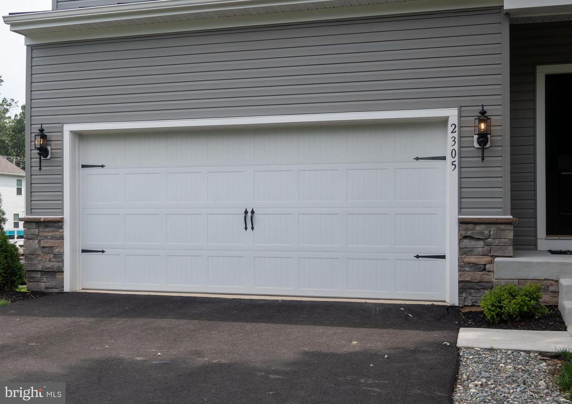 Detached Garage, Exterior