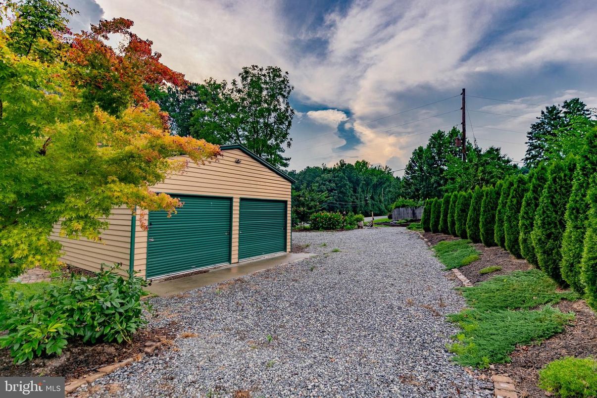 Backyard, Detached Garage, Exterior
