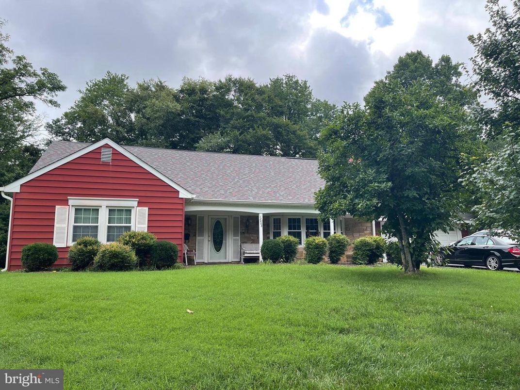 Backyard, Exterior, Facade, Ranch