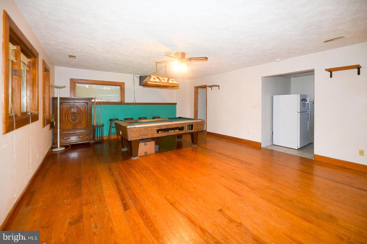 Billiard Table, Game Room, Interior, Washer, Wood Texture Flooring