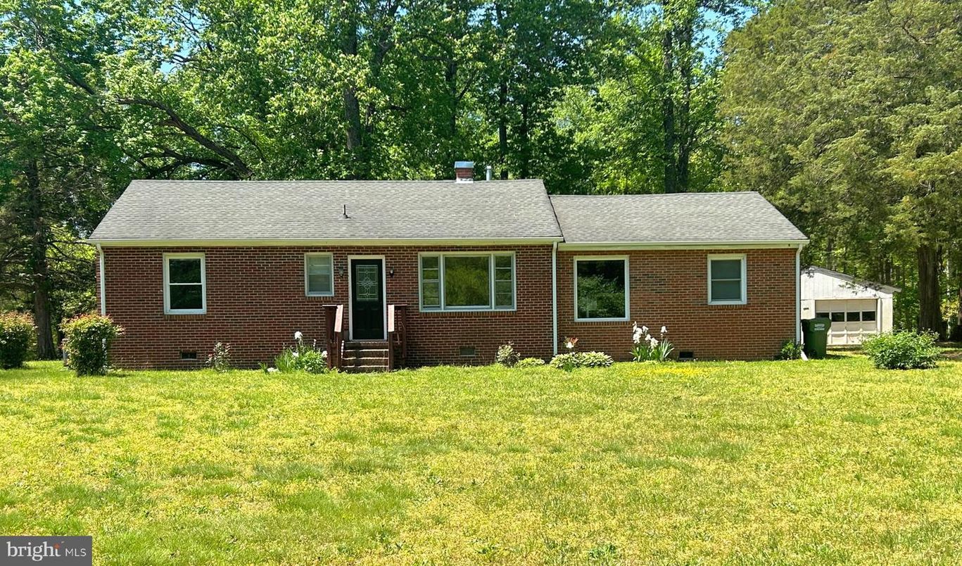 Exterior, Facade, Brick Facade, Cape Cod