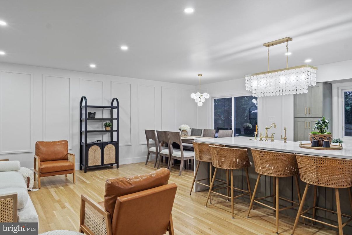 Chandelier, Dining room, Interior, Recessed Lighting, Wood Texture Flooring