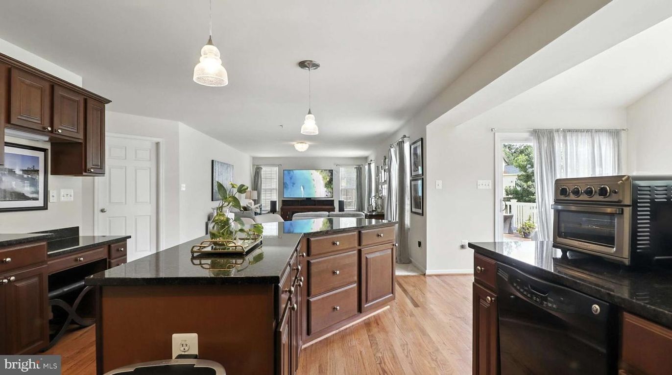 Interior, Kitchen, Pendant Lights, Wood Texture Flooring