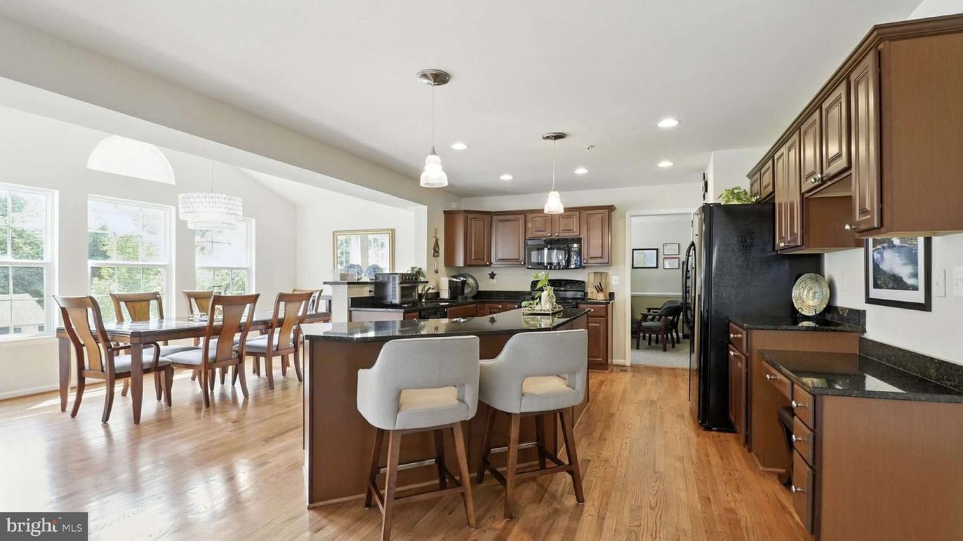 Chandelier, Dining room, Interior, Kitchen, Pendant Lights, Recessed Lighting, Wood Texture Flooring