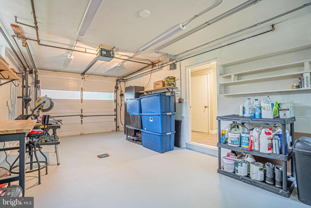 Garage, Interior