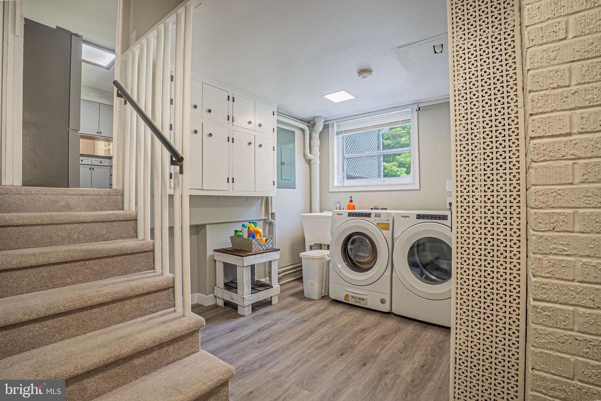 Interior, Recessed Lighting, Stone Walls, Washer, Wood Texture Flooring