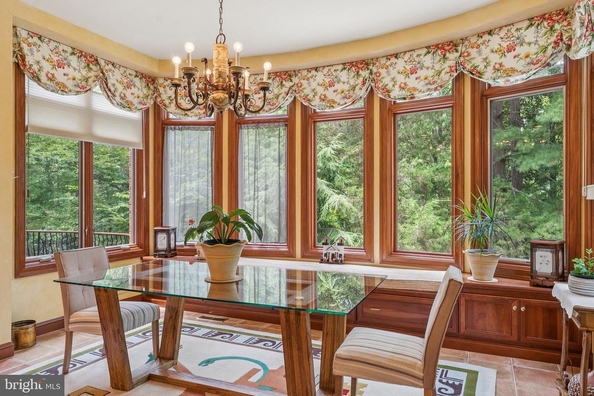 Chandelier, Dining room, Interior, Sun Room