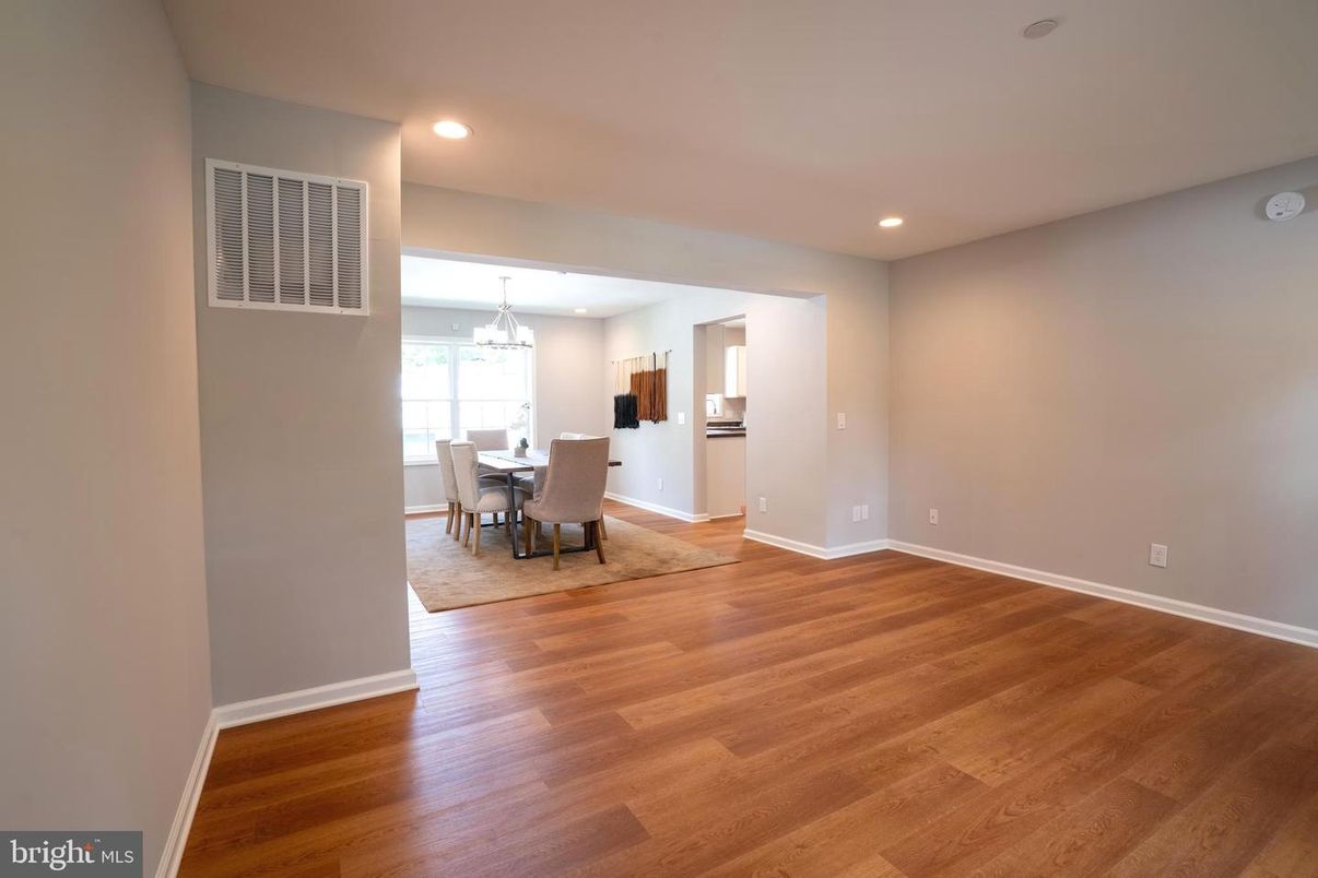Chandelier, Dining room, Interior, Recessed Lighting, Wood Texture Flooring
