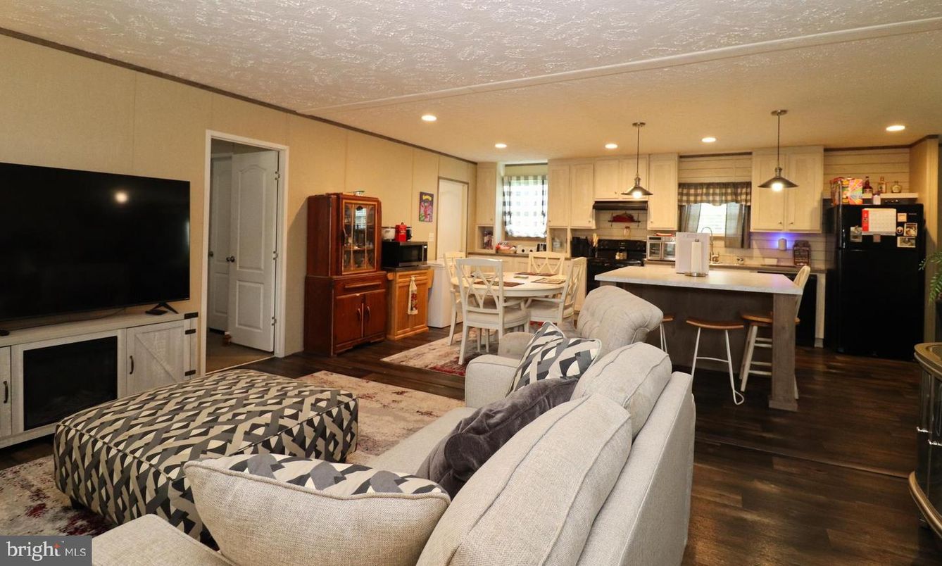 Dining room, Interior, Kitchen, Living room, Pendant Lights, Recessed Lighting, Wood Texture Flooring