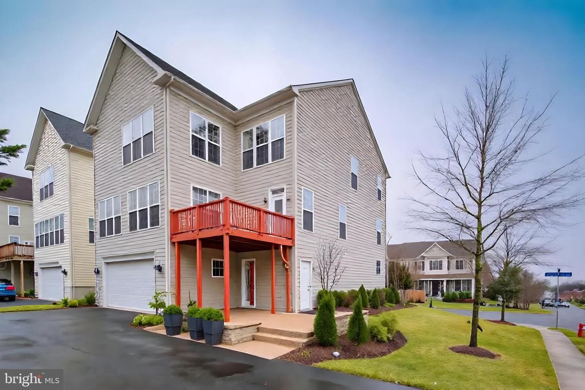 Attached, Backyard, Exterior, Facade, Rowhouse