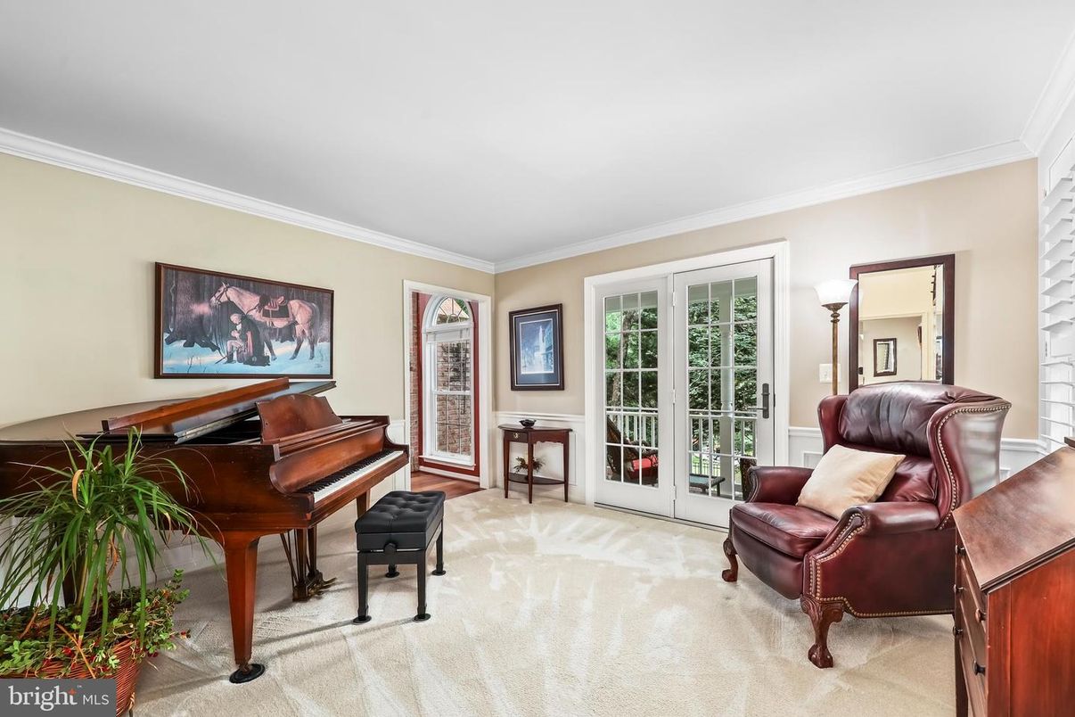 Interior, Living room, Piano