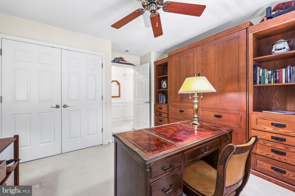 Home Office, Interior