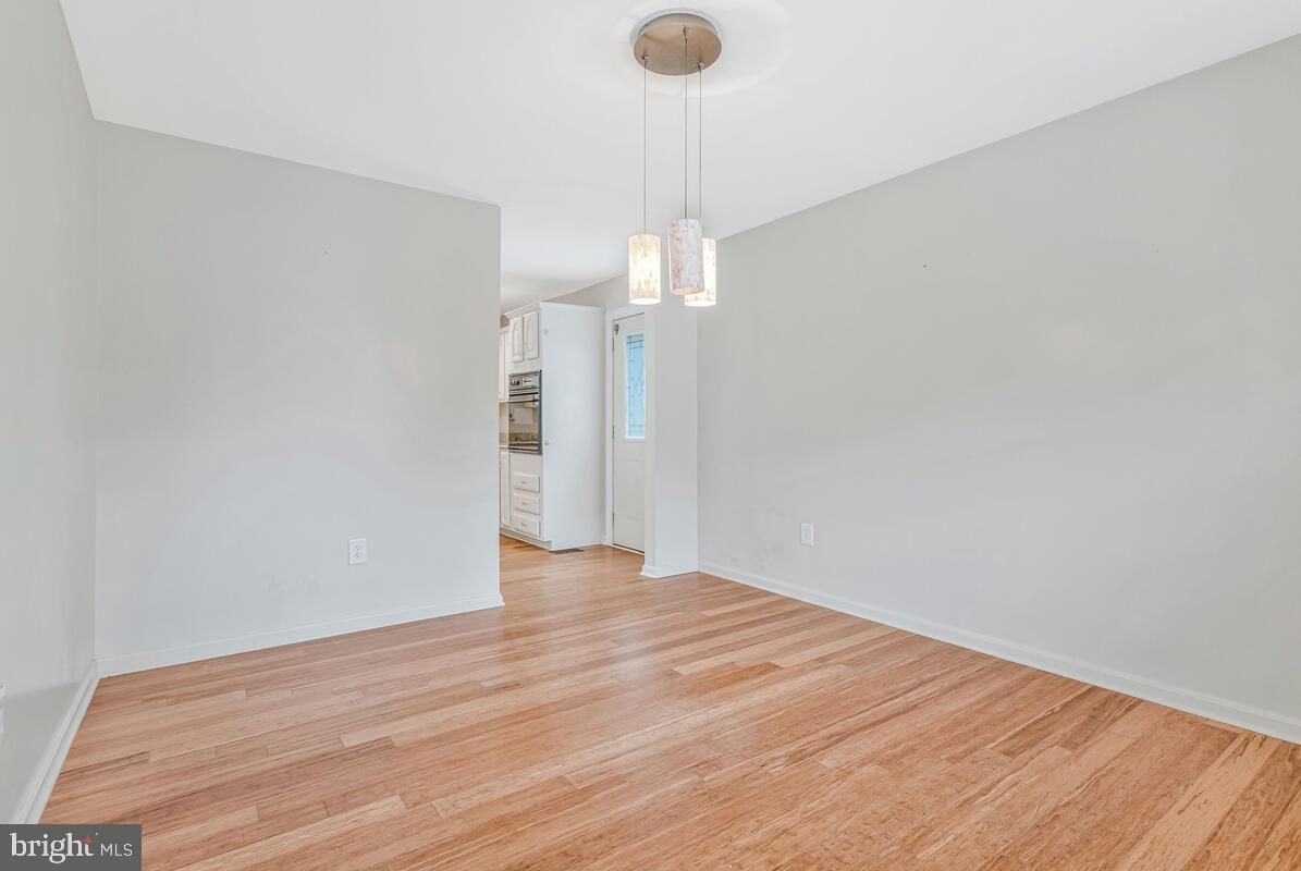 Empty room, Interior, Pendant Lights, Wood Texture Flooring