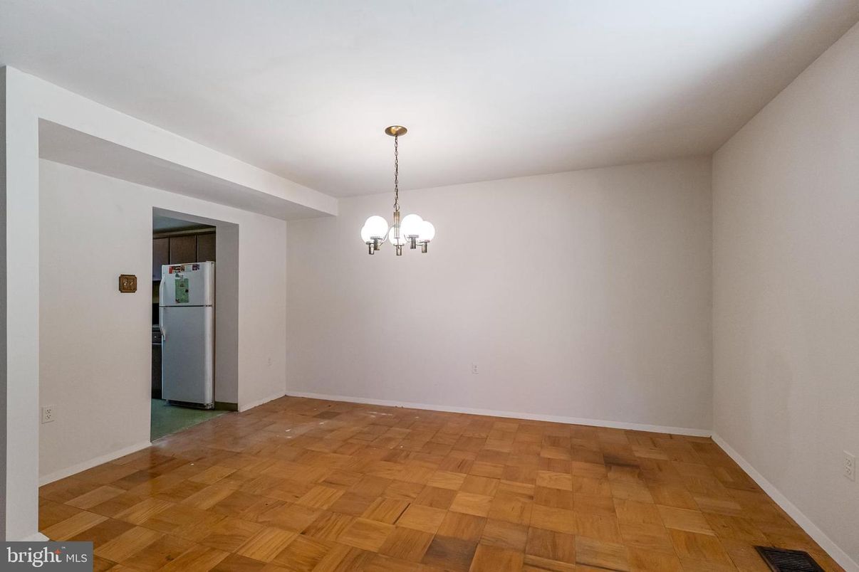 Chandelier, Empty room, Interior, Wood Texture Flooring