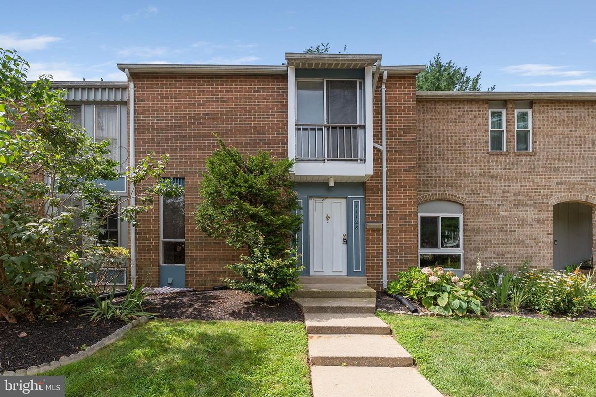 Exterior, Facade, Brick Facade, Rowhouse
