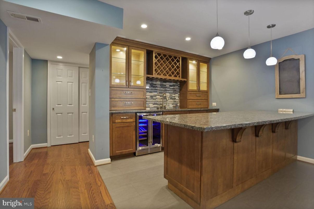 Interior, Pendant Lights, Recessed Lighting, Wood Texture Flooring