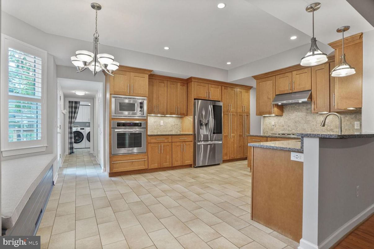 Chandelier, Interior, Kitchen, Pendant Lights, Recessed Lighting, Stainless Steel Appliances, Washer