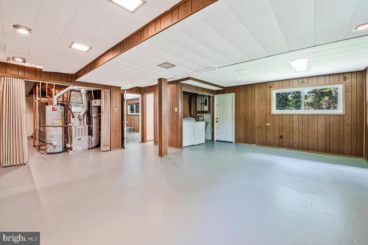Empty room, Interior, Recessed Lighting, Wooden Walls