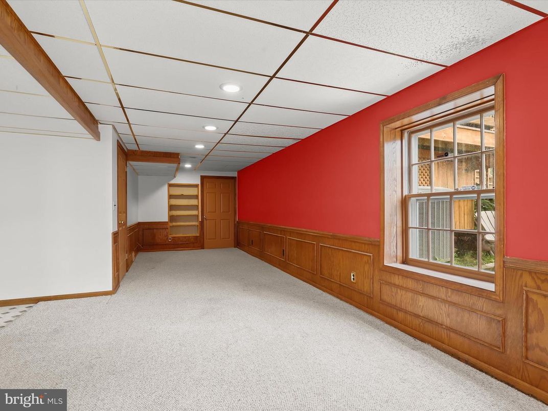 Empty room, Interior, Recessed Lighting, Wooden Beams