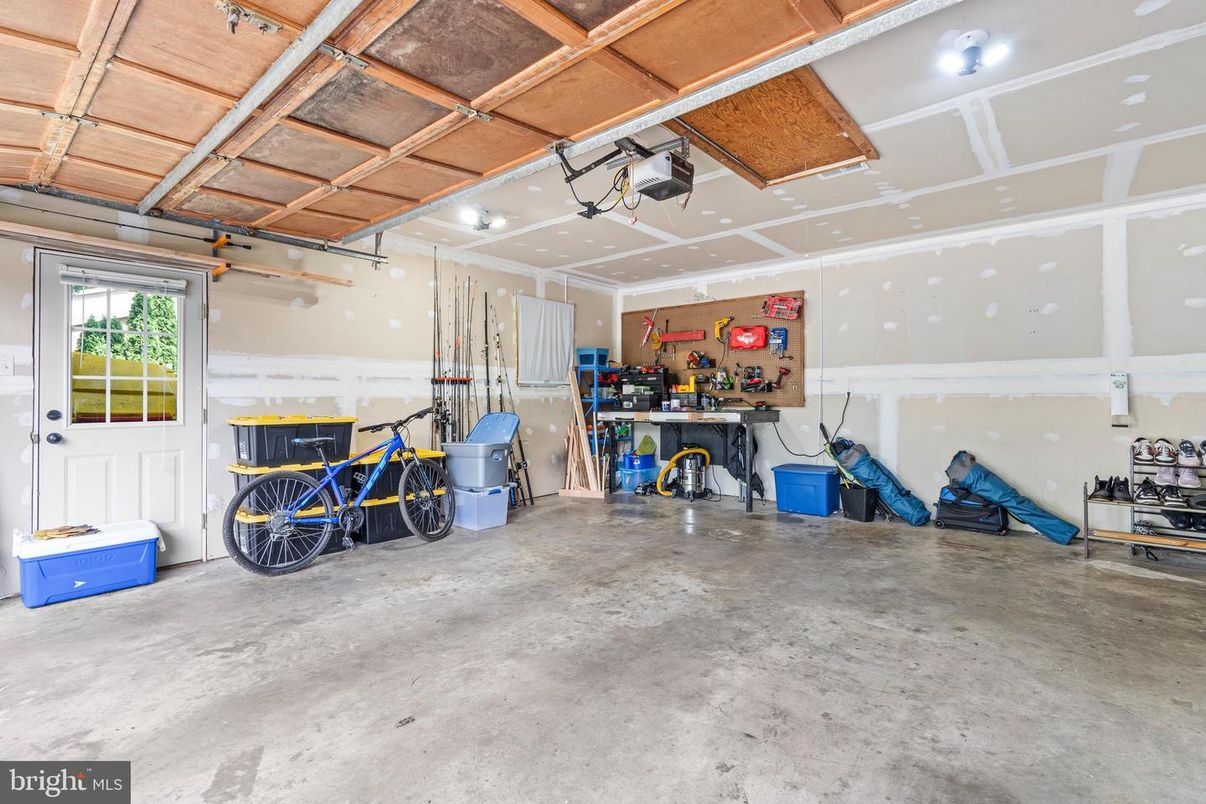 Garage, Interior