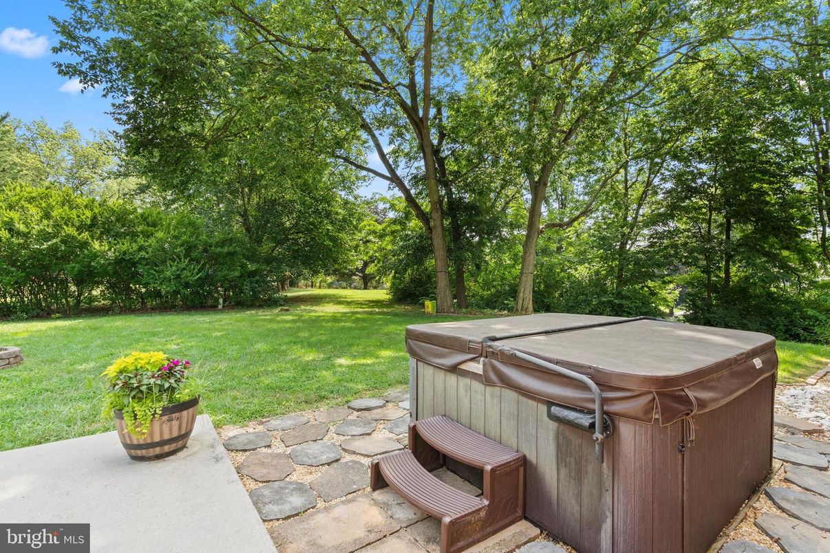Backyard, Exterior, Hot Tub