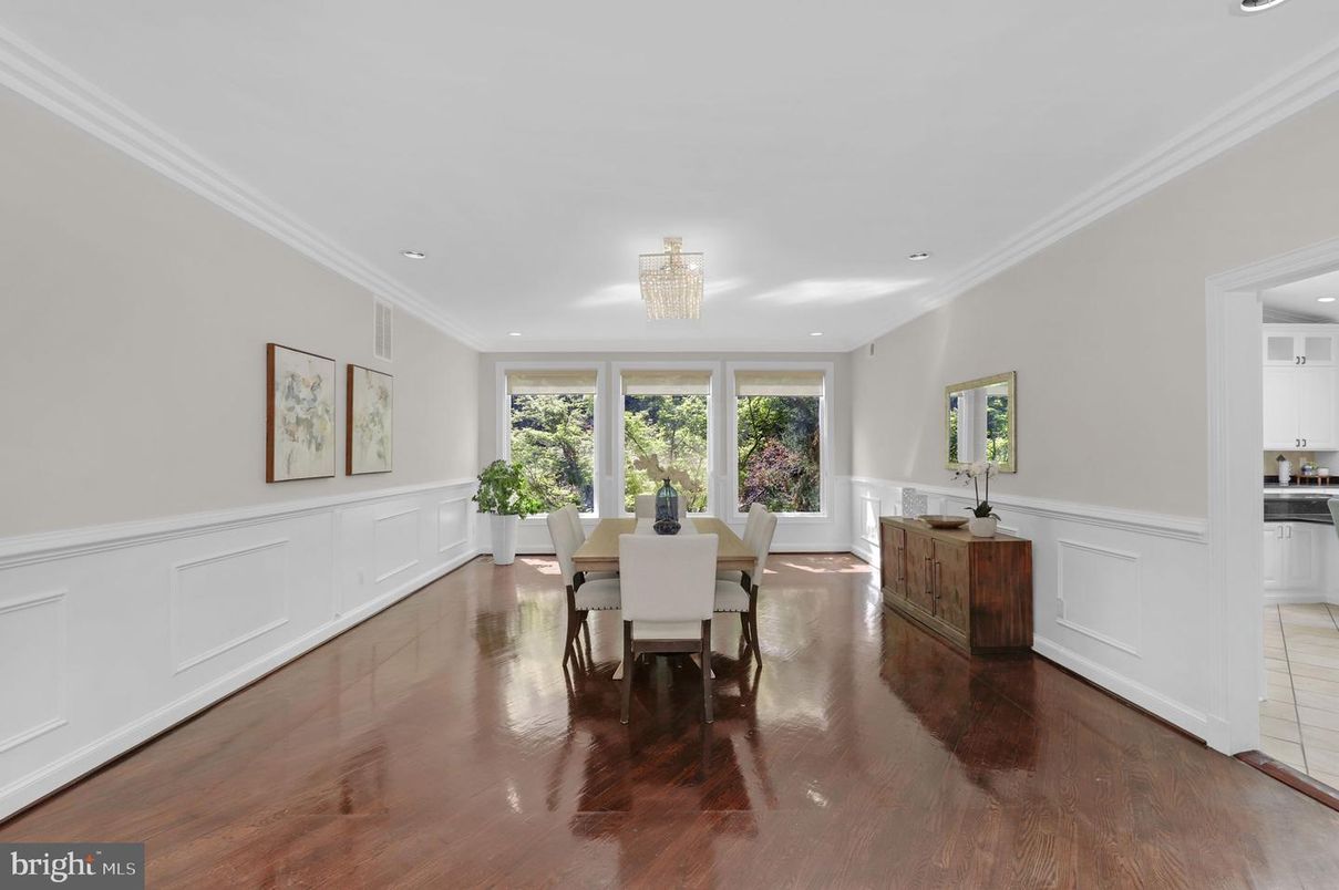 Chandelier, Dining room, Interior, Recessed Lighting, Wood Texture Flooring