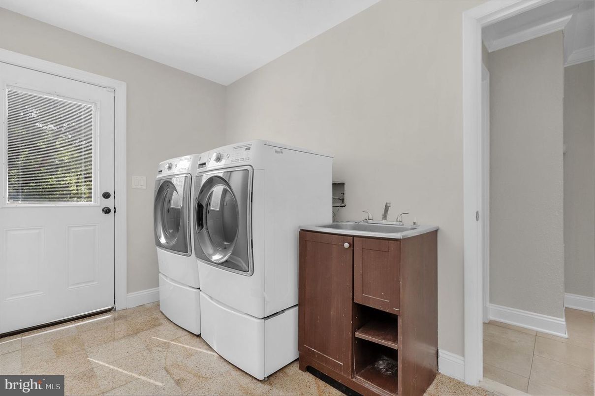 Interior, Washer