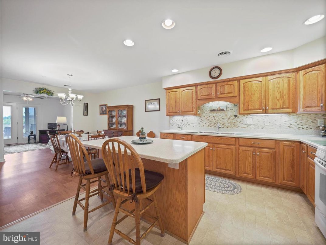 Chandelier, Dining room, Interior, Kitchen, Recessed Lighting, Wood Texture Flooring