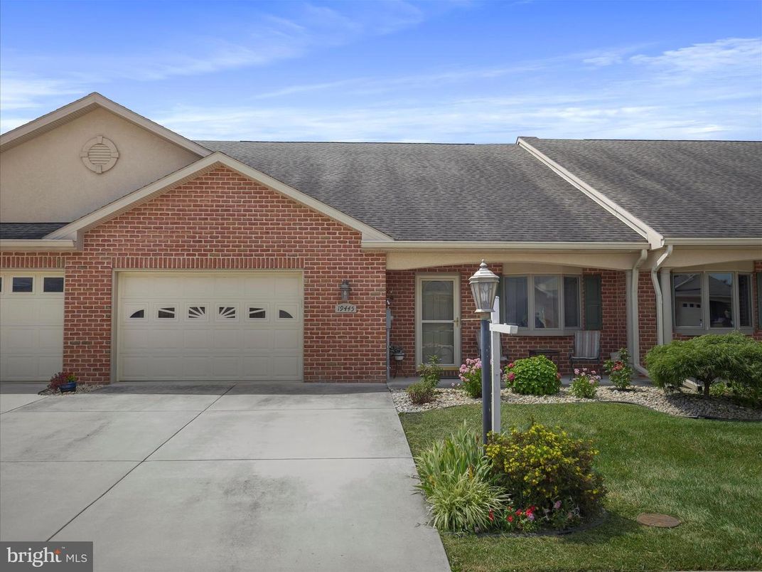 Attached, Exterior, Facade, Brick Facade, Ranch