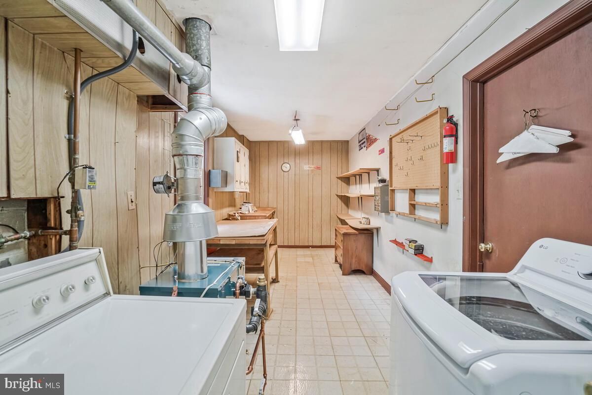 Interior, Washer, Wooden Walls