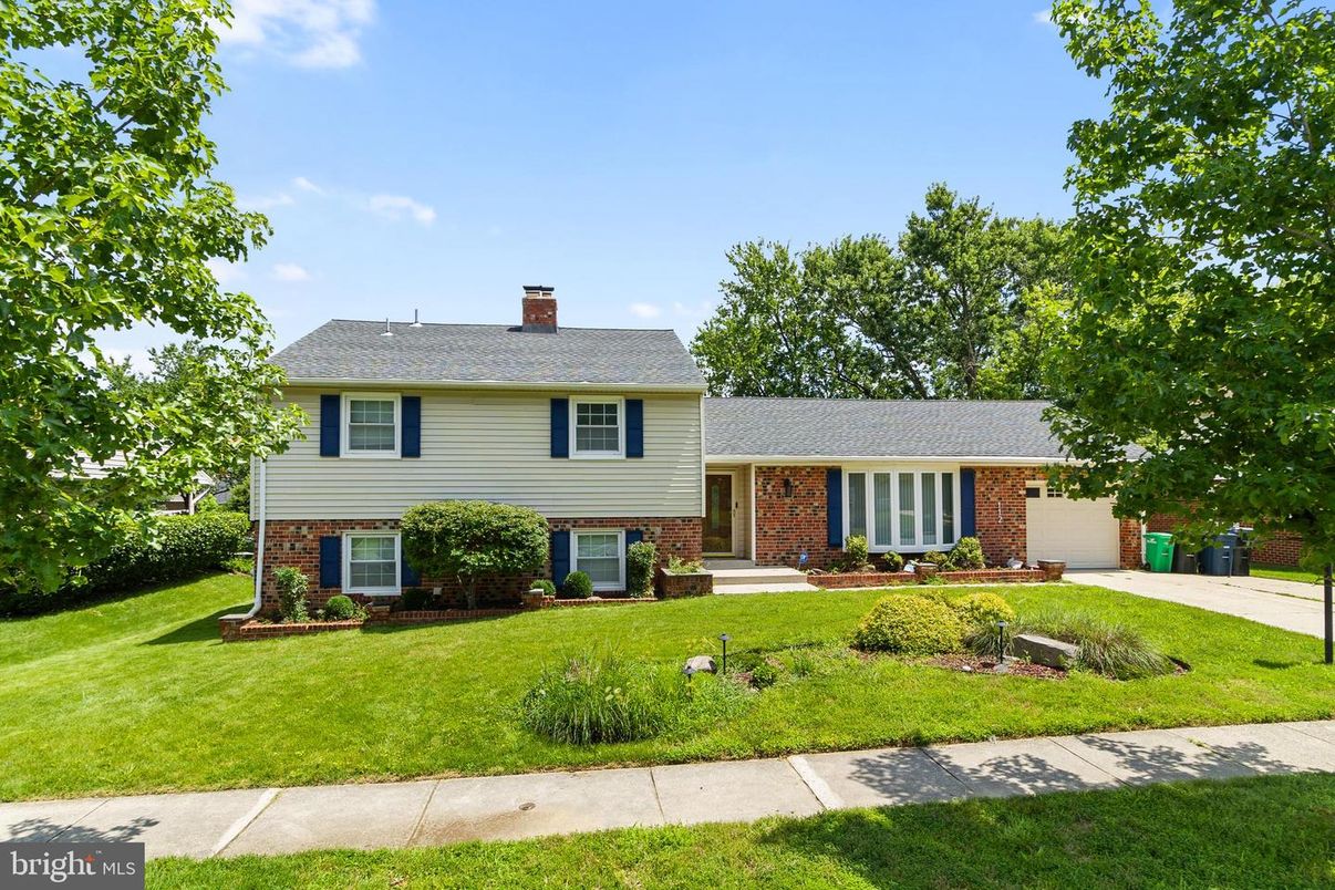 Exterior, Facade, Brick Facade, Split Level