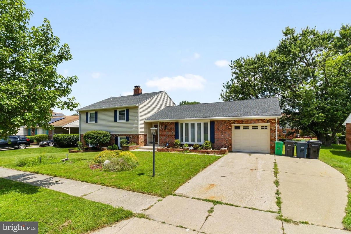 Attached, Exterior, Facade, Brick Facade, Split Level
