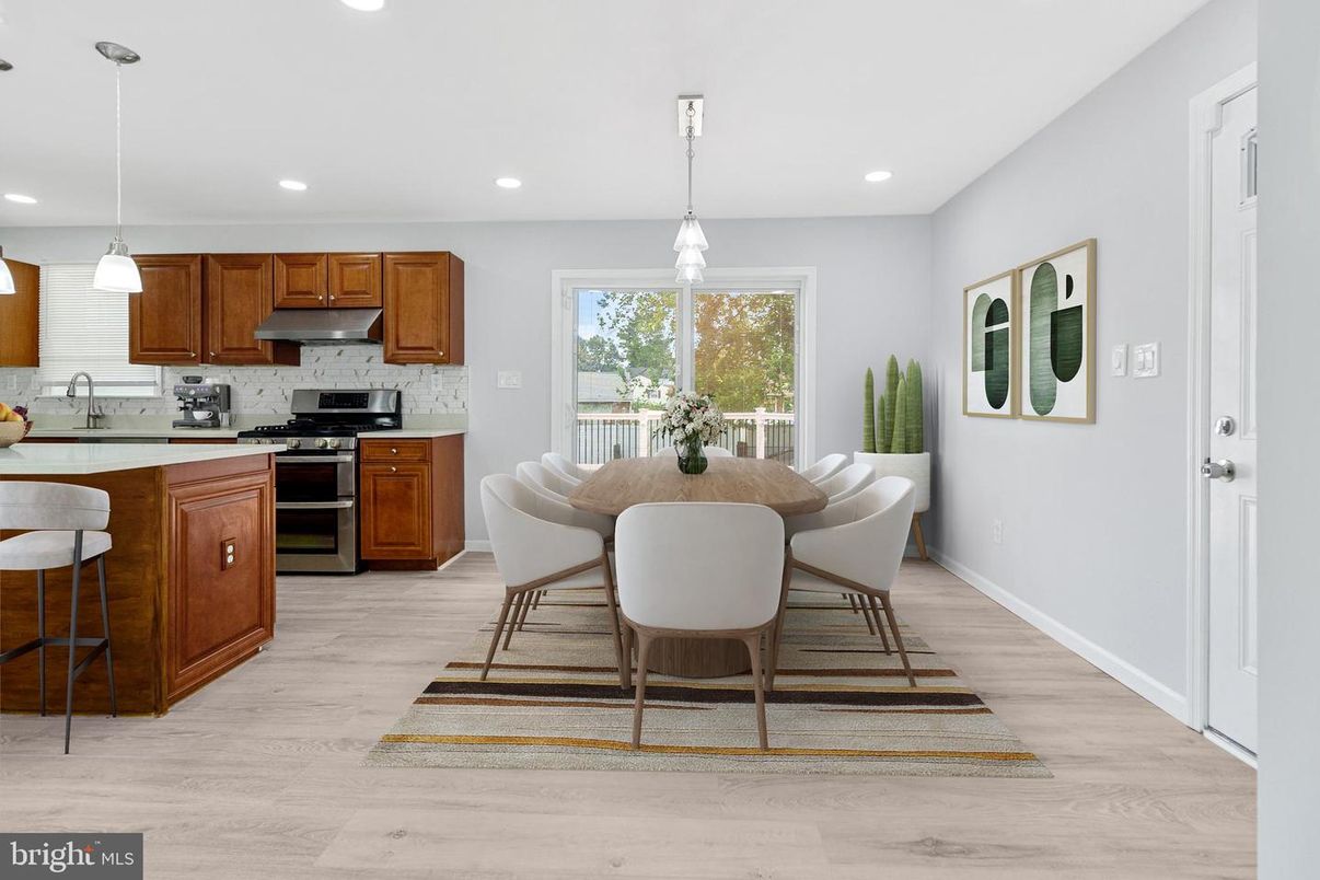 Dining room, Interior, Kitchen, Pendant Lights, Recessed Lighting, Stainless Steel Appliances, Wood Texture Flooring