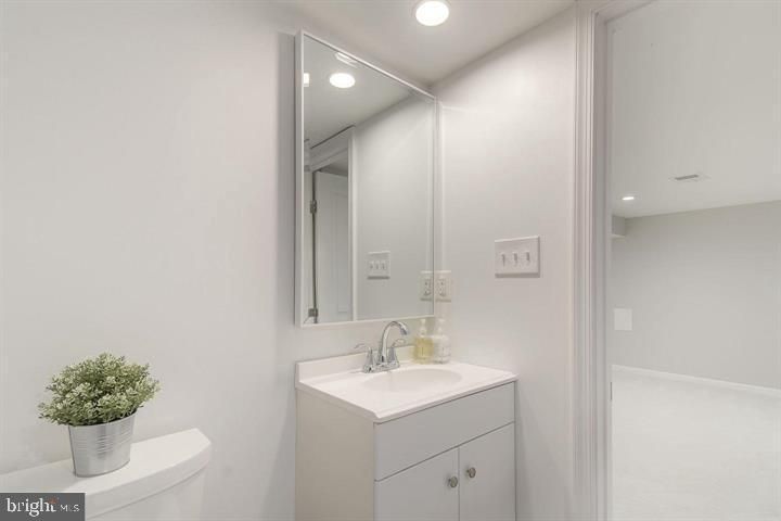Bathroom, Interior, Recessed Lighting