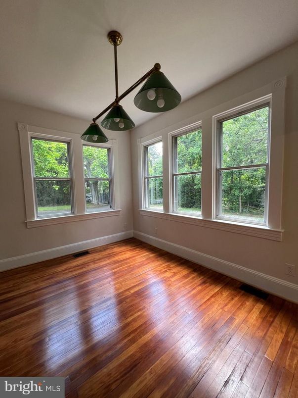 Empty room, Interior, Pendant Lights, Wood Texture Flooring