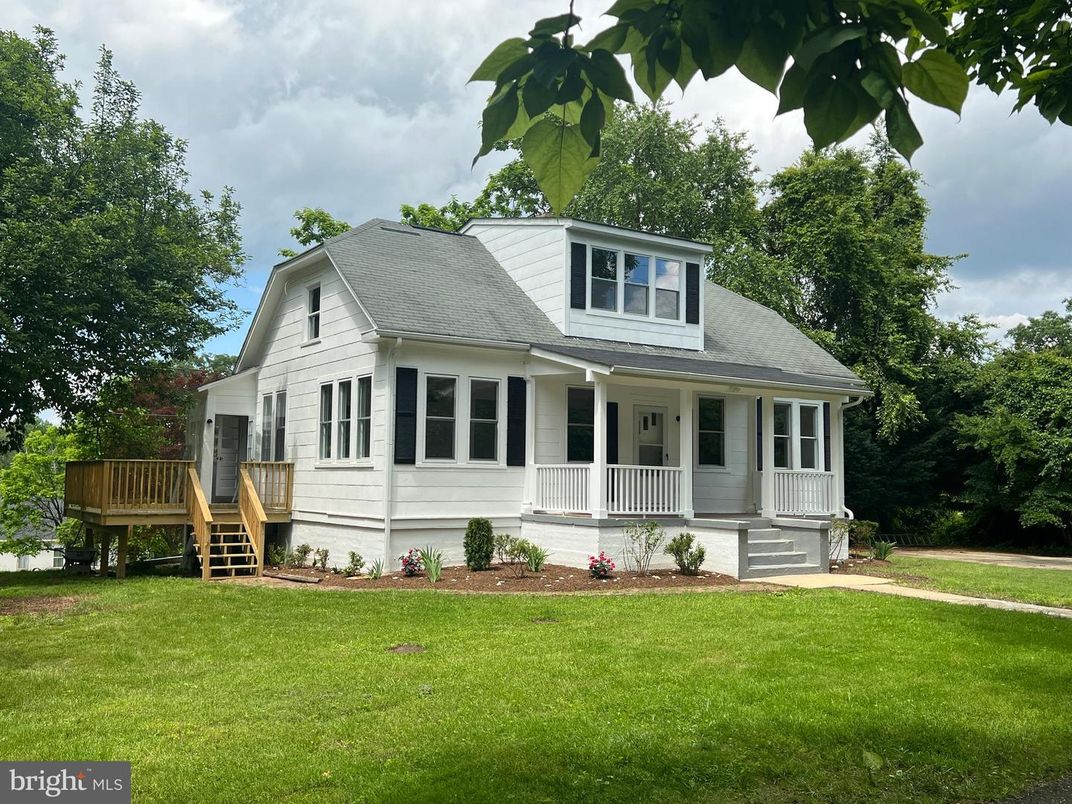 Backyard, Exterior, Facade, Cape Cod