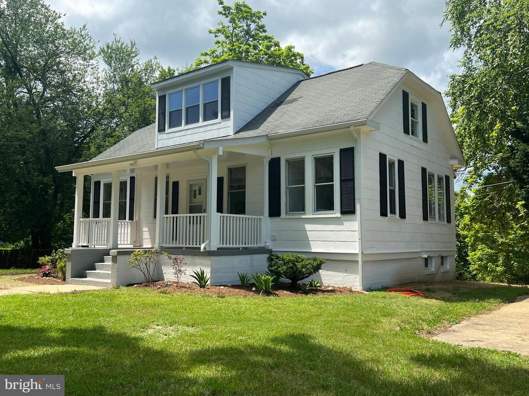 Exterior, Facade, Farmhouse