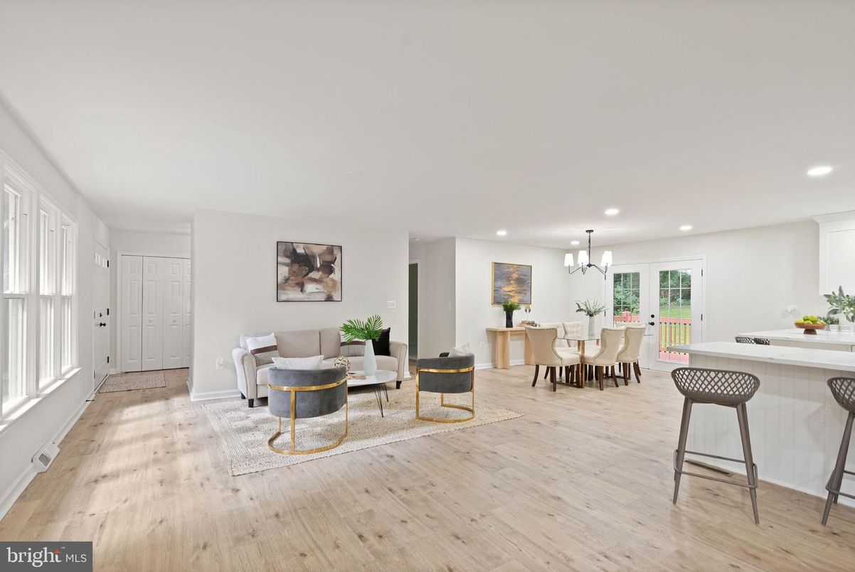 Chandelier, Dining room, Interior, Living room, Pendant Lights, Recessed Lighting, Wood Texture Flooring