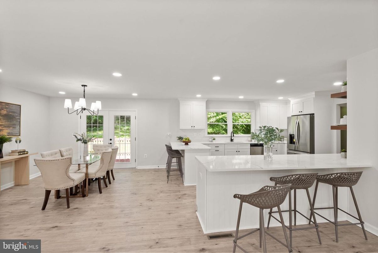 Chandelier, Dining room, Interior, Kitchen, Recessed Lighting, Stainless Steel Appliances, Wood Texture Flooring