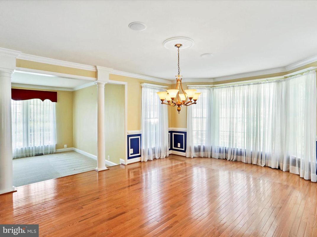Chandelier, Empty room, Interior, Wood Texture Flooring