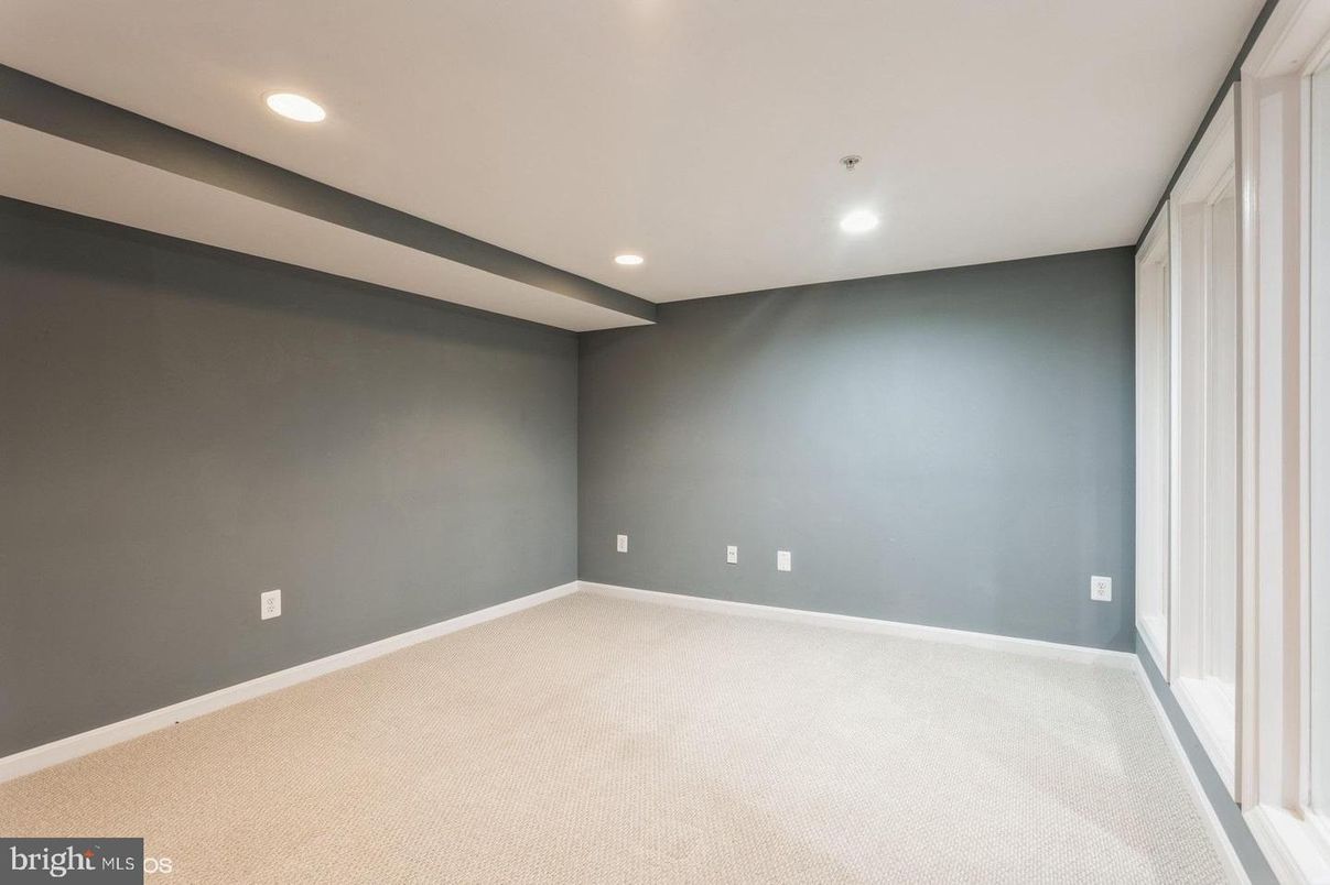 Empty room, Interior, Recessed Lighting