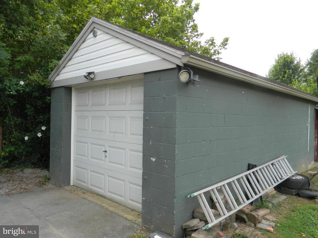 Detached Garage, Exterior